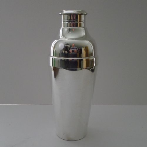 Christofle Gallia Ondulations Cocktail Shaker by Luc Lanel C.1935