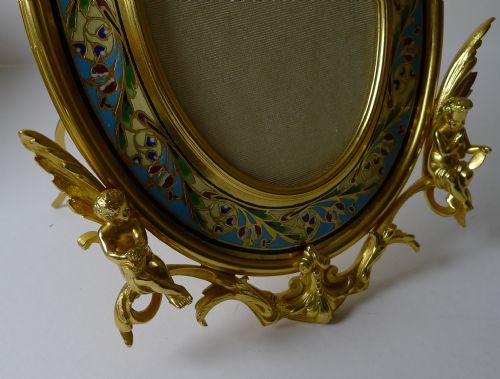 FINE ANTIQUE FRENCH GILDED BRONZE AND CHAMPLEVE ENAMEL PHOTOGRAPH FRAME C1890 CHERUBS - ADDITIONAL PHOTO 3