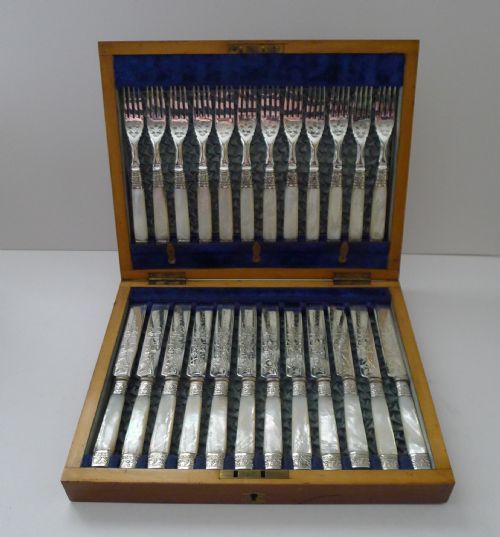 Cased Set Silverplate & Mother of Pearl Fruit / Desert Knives and Forks