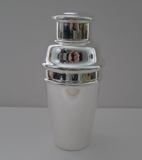 Smart Art Deco Shaker by William Suckling c.1930 - 1 1/4 Pints