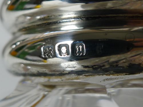 STRIKING ENGLISH CUT CRYSTAL AND STERLING SILVER ART DECO DECANTER 1935 - ADDITIONAL PHOTO 1