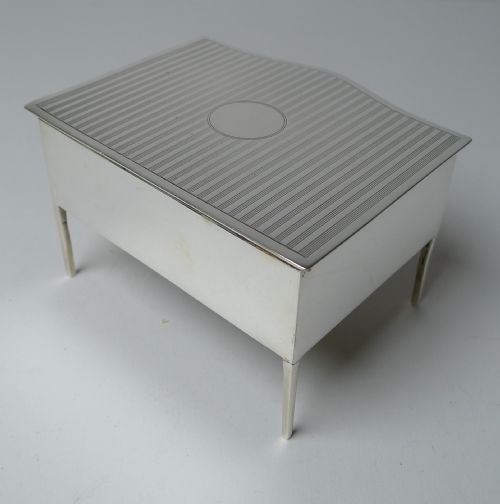 ENGLISH STERLING SILVER JEWELLERY BOX IN THE FORM OF A DRESSING TABLE DRESSER - ADDITIONAL PHOTO 12
