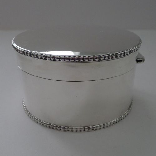 ENGLISH GEORGE V SOLID STERLING SILVER BISCUIT BOX 1910 - ADDITIONAL PHOTO 3