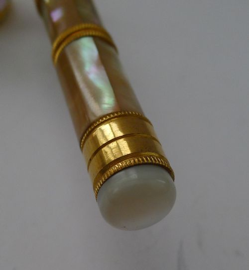 ANTIQUE OPERA GLASSES MOTHER OF PEARL C1900 SIGNED IRIS PARIS - ADDITIONAL PHOTO 3
