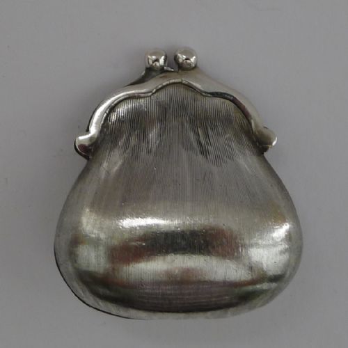 GUCCI ITALY SOLID STERLING SILVER NOVELTY PILL BOX C1950 - ADDITIONAL PHOTO 1