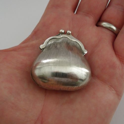 GUCCI ITALY SOLID STERLING SILVER NOVELTY PILL BOX C1950 - ADDITIONAL PHOTO 5
