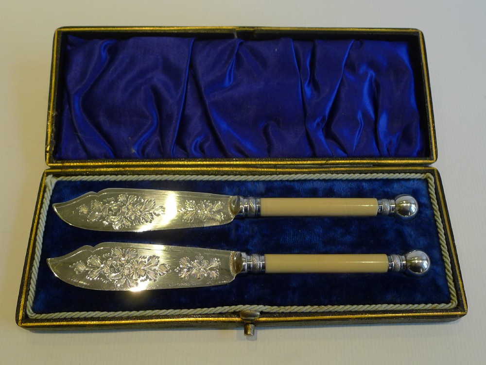 Pair Quality Antique English Butter Knives in Original Presentation Case c.1890
