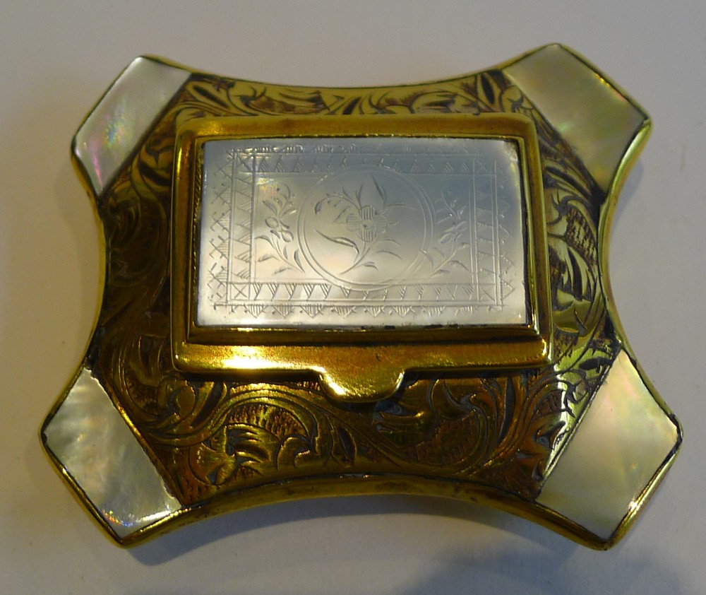 English 18th Century Snuff Box In Brass & Mother of Pearl c.1760