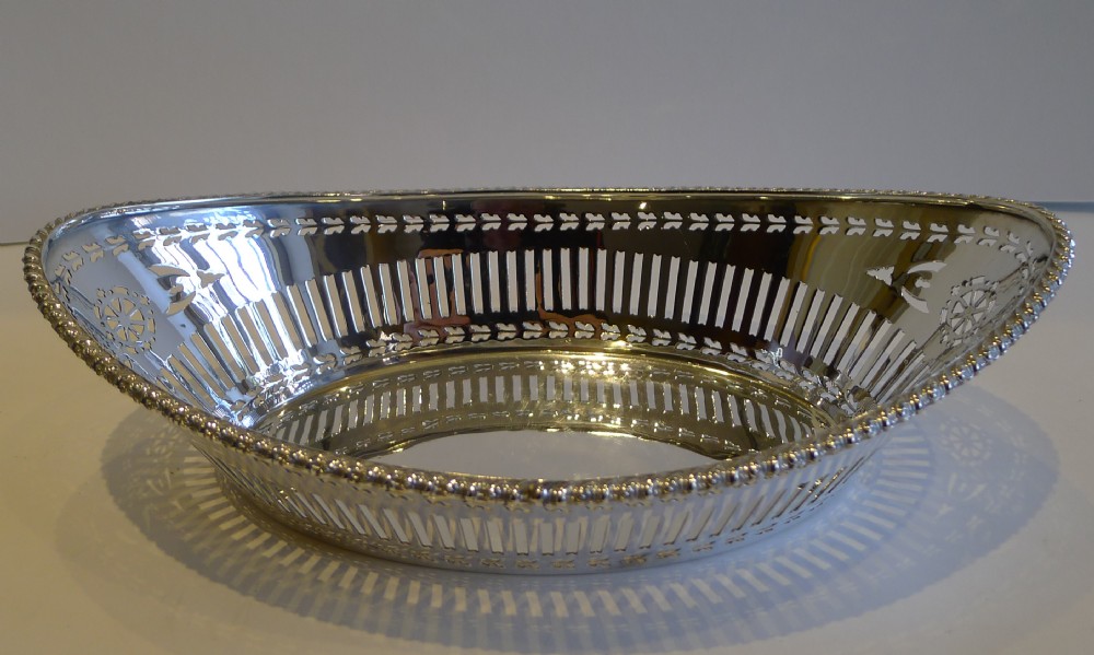 Smart Antique English Silver Plate Bread Basket by Goldsmiths' & Silversmiths' Co.