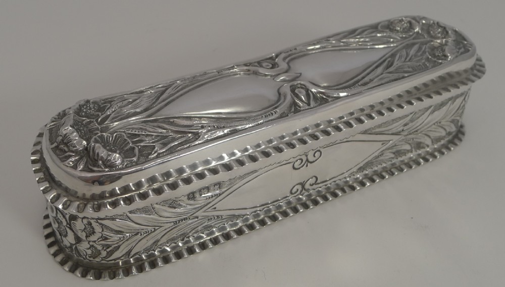 Magnificent Large English Art Nouveau Box In Sterling Silver - 1904