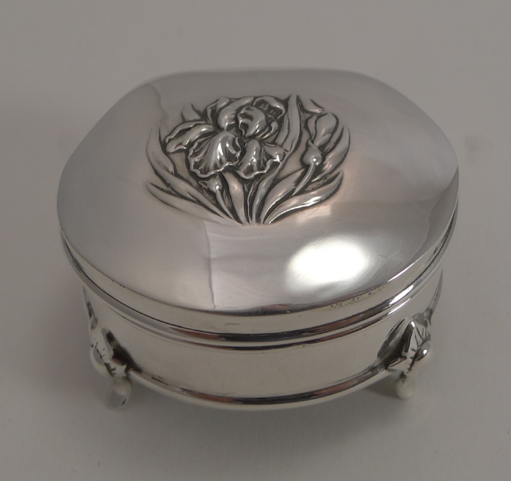 Antique English Silver Jewellery or Ring Box - Iris - 1905