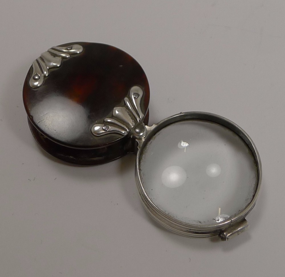 Elegant Georgian Tortoiseshell and Silver Magnifying Glass c.1800
