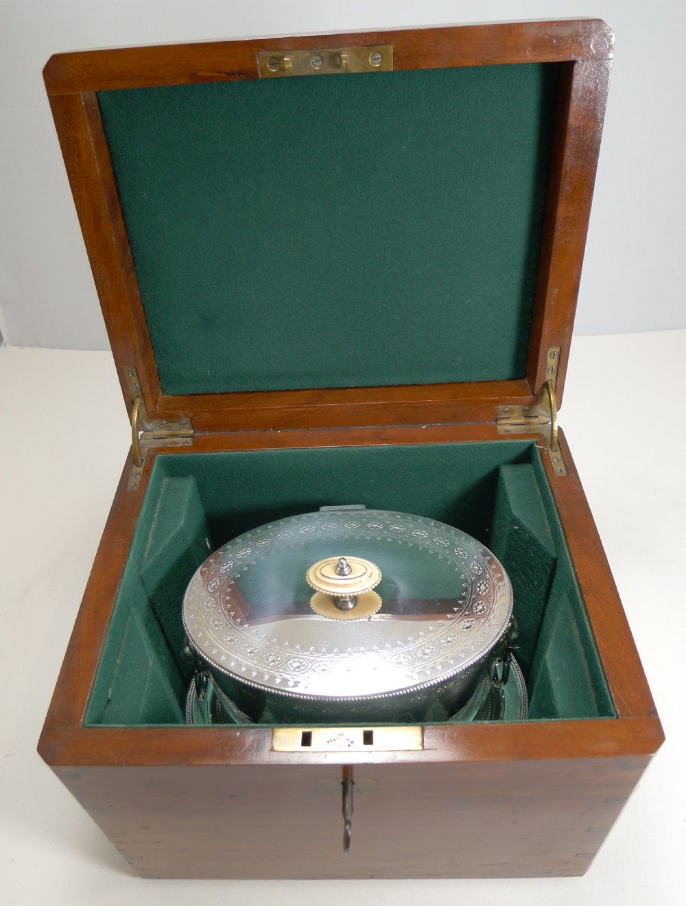 Magnificent Cased Elkington Silver Plated Biscuit Box - 1883 View XI
