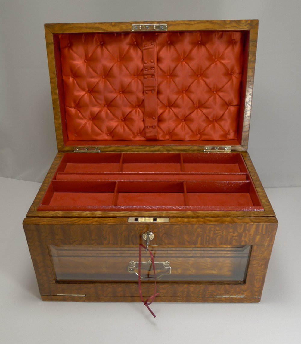 Grand Large Antique English Burr Ash Jewellery Box c.1890