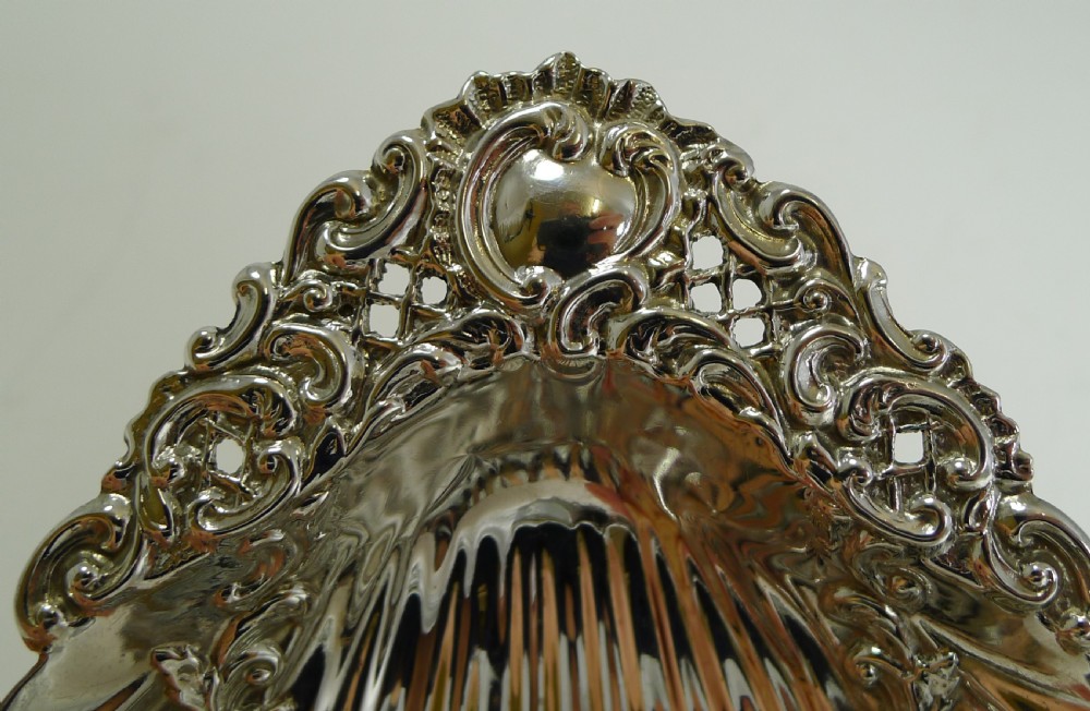 Antique English Sterling Silver Shell Shaped Dish - 1902 View VIII