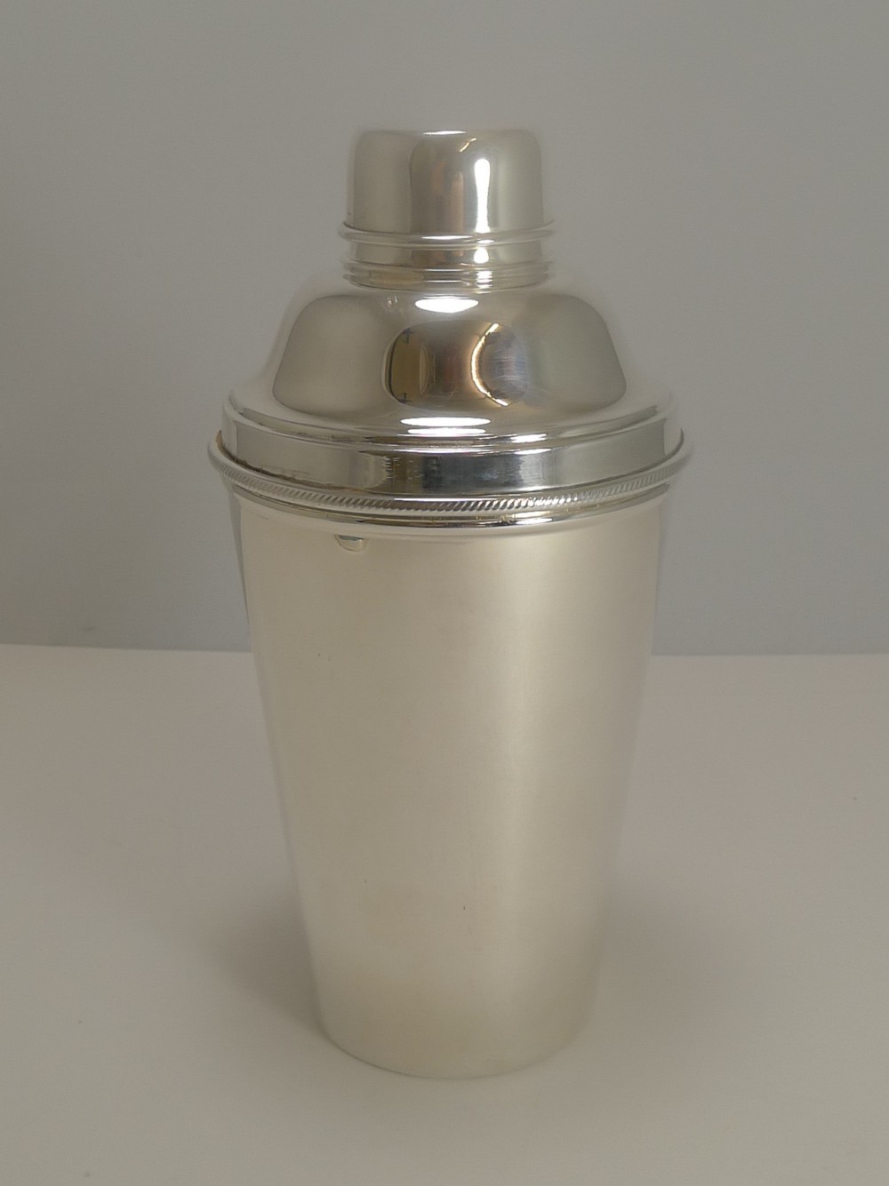Smart Large Art Deco Cocktail Shaker Retailed by Thomas Goode, London c.1930