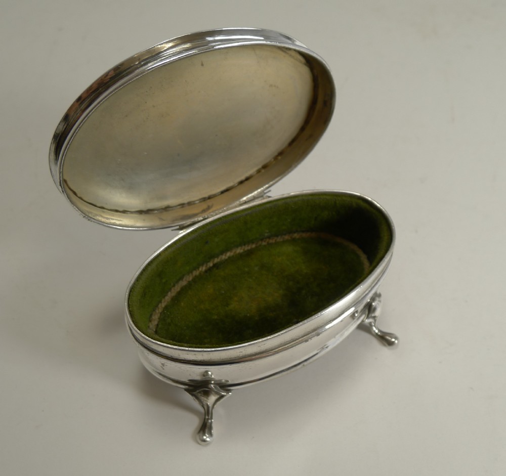 Handsome English Edwardian Jewellery Box by Synyer & Beddoes - 1910 View VII