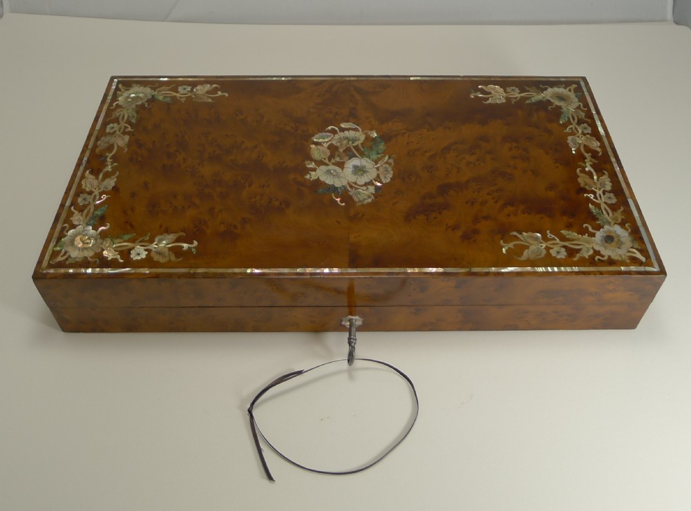  Exquisite English Mother of Pearl Inlaid Amboyna Backgammon Board c.1890 View VII