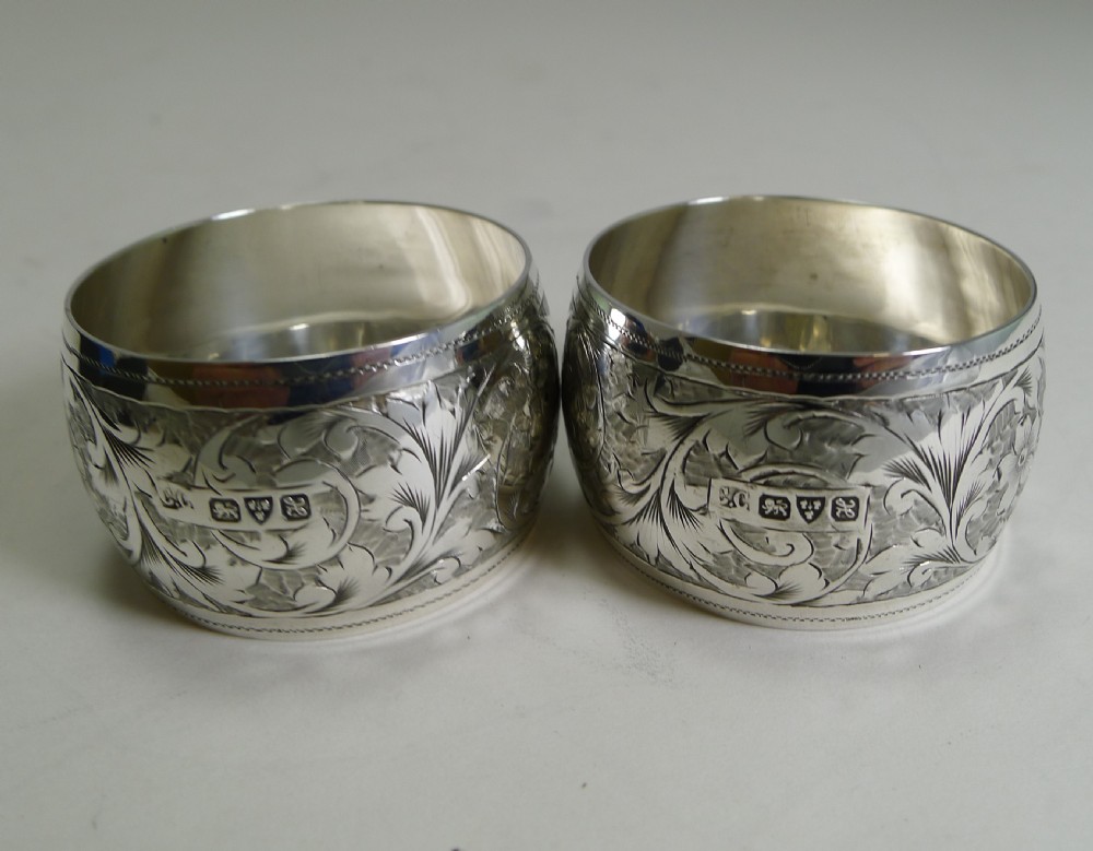 Pair Elegant Cased English Sterling Silver Napkin Rings - 1908 View IX