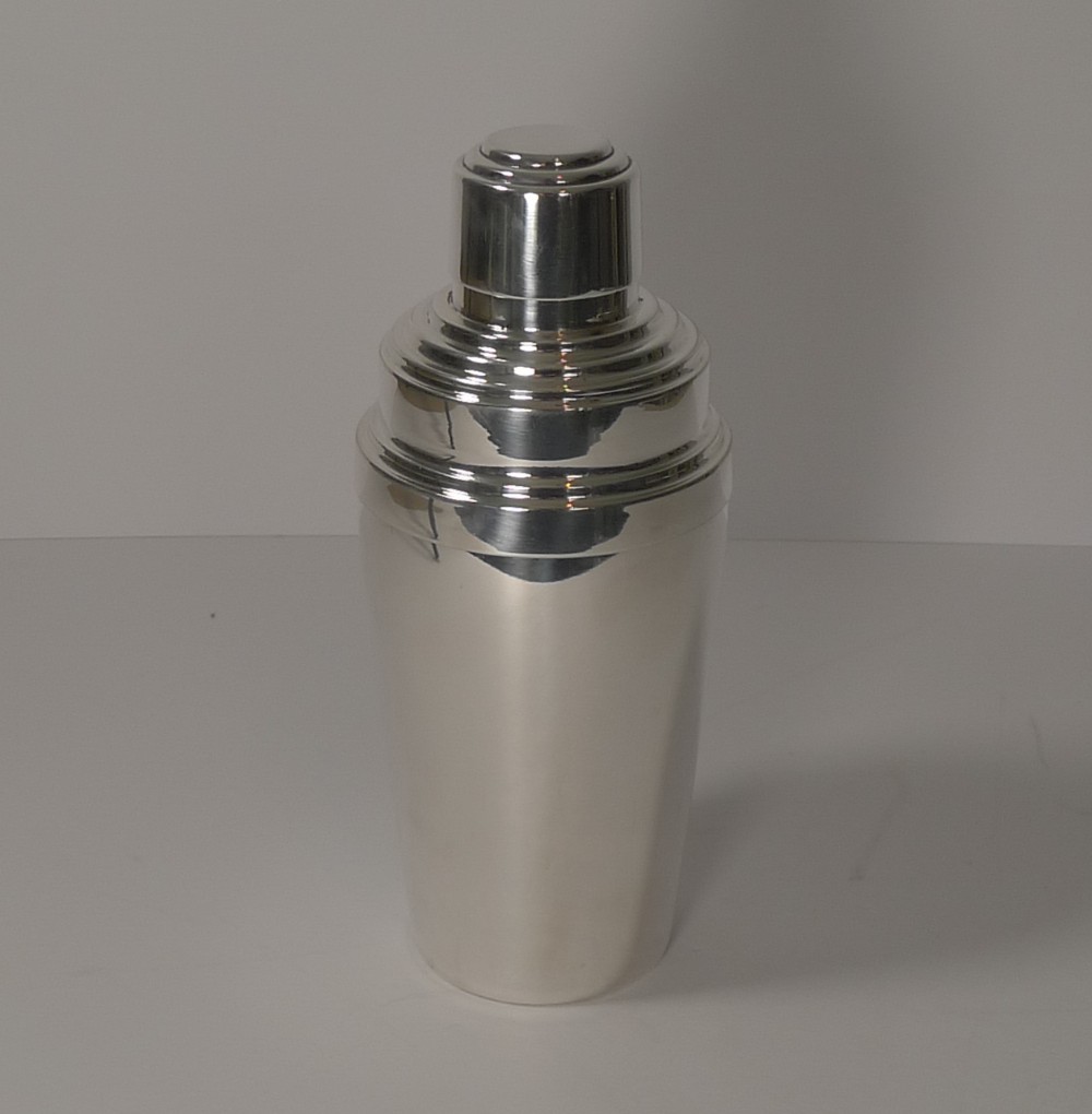 Smart Art Deco Cocktail Shaker by Elkington and Co. c.1930