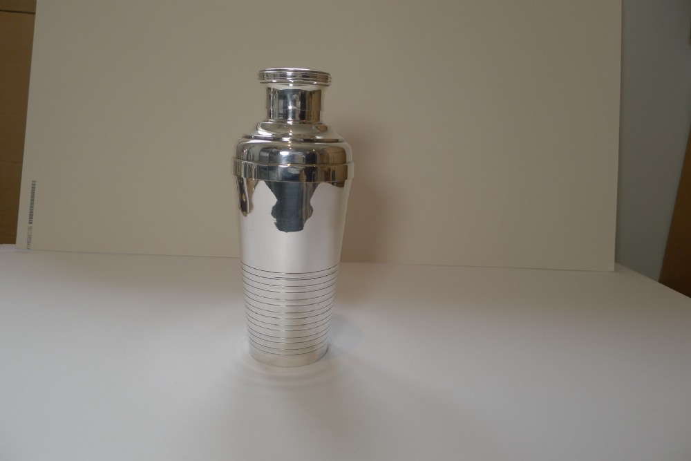 Stylish Art Deco Cocktail Shaker by Christofle, Paris c.1940 View III