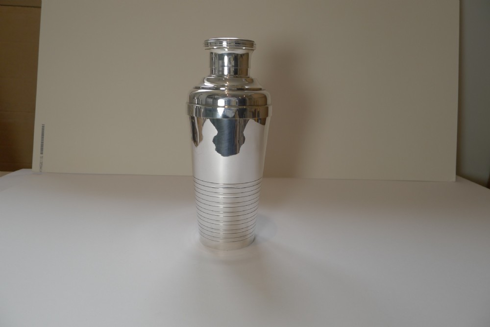 Stylish Art Deco Cocktail Shaker by Christofle, Paris c.1940 View V