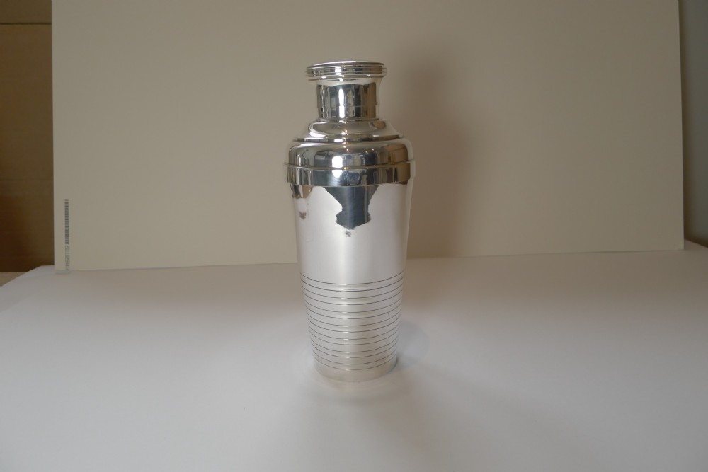 Stylish Art Deco Cocktail Shaker by Christofle, Paris c.1940 View VI