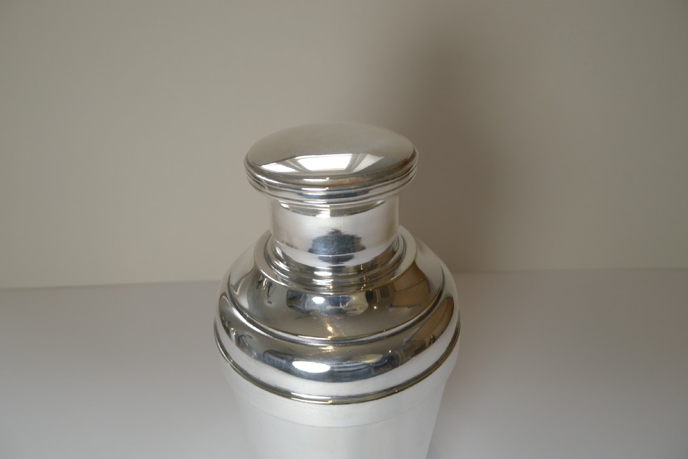 Stylish Art Deco Cocktail Shaker by Christofle, Paris c.1940 View XIII