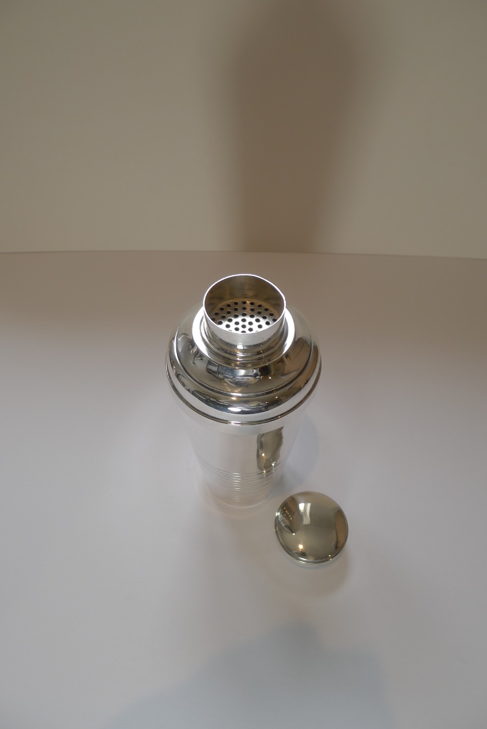 Stylish Art Deco Cocktail Shaker by Christofle, Paris c.1940 View XVI