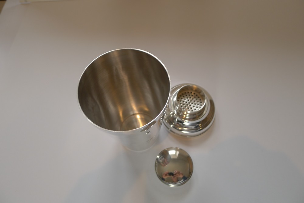 Stylish Art Deco Cocktail Shaker by Christofle, Paris c.1940 View XX