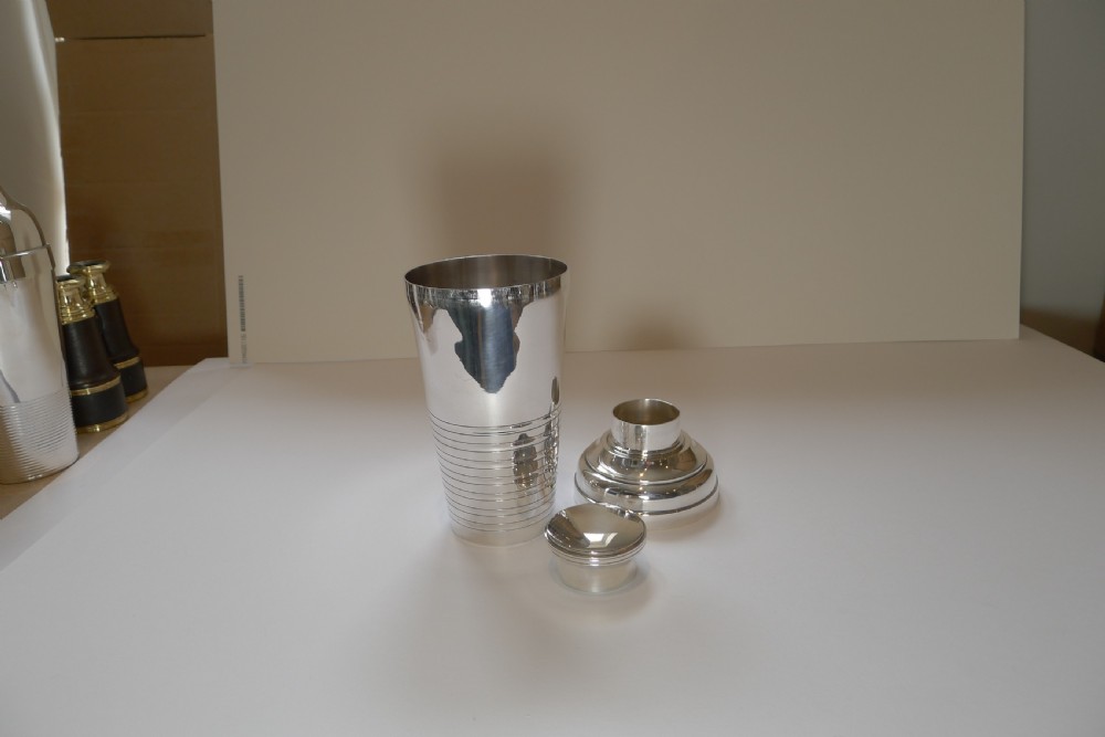 Stylish Art Deco Cocktail Shaker by Christofle, Paris c.1940 View XXI