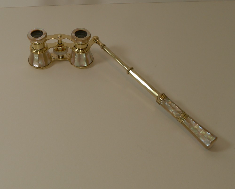 French Mother of Pearl Lorgnette Opera Glasses c.1900 by Colmont, Paris