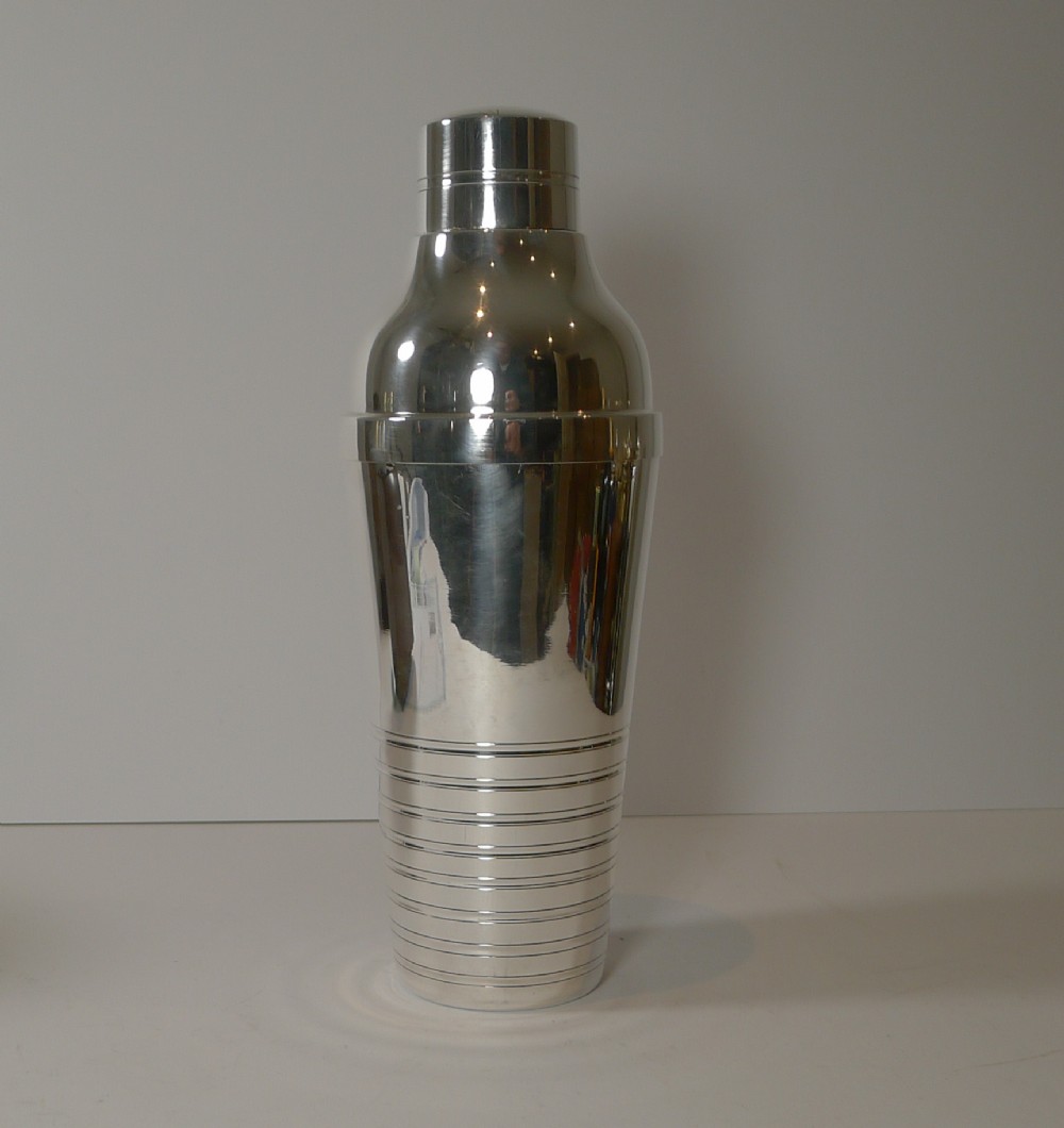 Smart Large French Art Deco Cocktail Shaker In Silver Plate