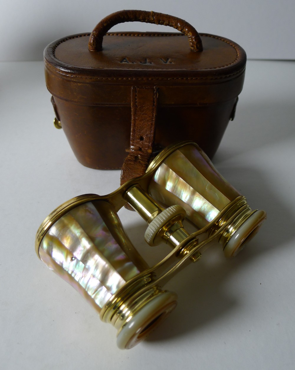 LeMaire, Paris - Cased Mother of Pearl Opera Glasses c.1910 View VI