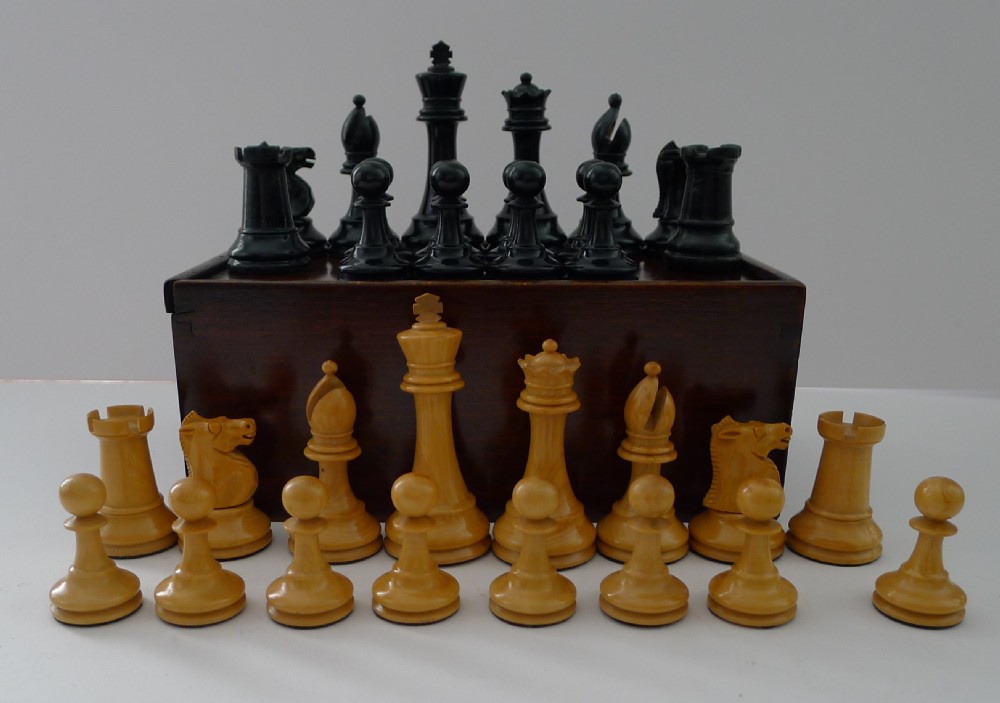 Antique English Weighted Boxwood Chess Set c.1920