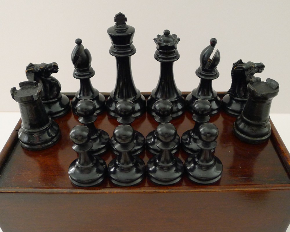 Antique English Weighted Boxwood Chess Set c.1920 View VI