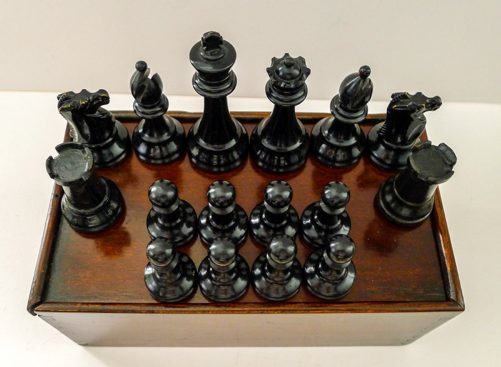 Antique English Weighted Boxwood Chess Set c.1920 View VII