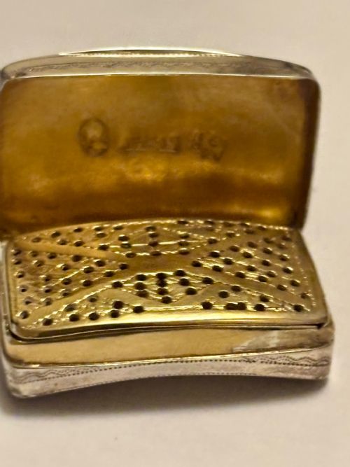 GEORGE III CURVED SILVER GILT VINAIGRETTE BIRMINGHAM 1808 WARDELL KEMPSON - ADDITIONAL PHOTO 6