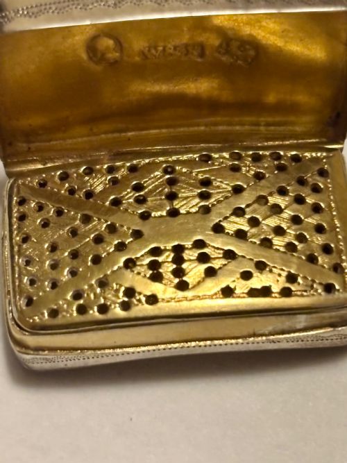 GEORGE III CURVED SILVER GILT VINAIGRETTE BIRMINGHAM 1808 WARDELL KEMPSON - ADDITIONAL PHOTO 7