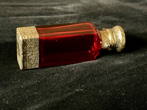 VICTORIAN SAMPSON MORDAN SILVER GILT RUBY GLASS SCENT BOTTLE VINAIGRETTE 1878 - ADDITIONAL PHOTO 2