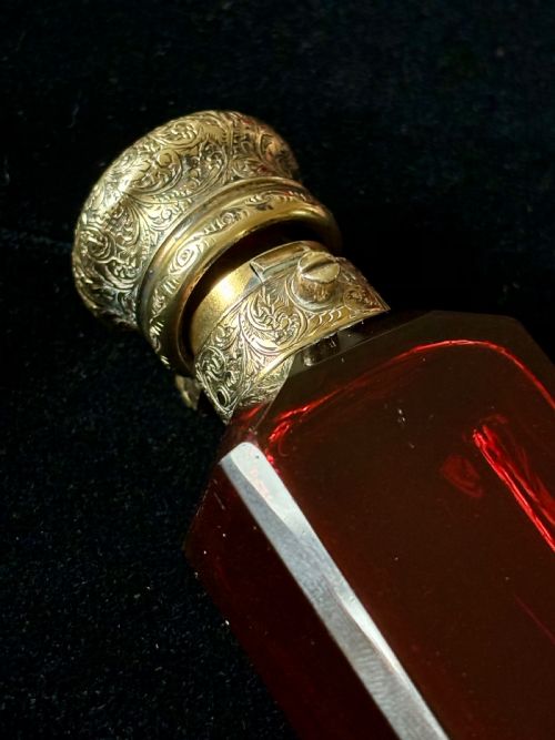 VICTORIAN SAMPSON MORDAN SILVER GILT RUBY GLASS SCENT BOTTLE VINAIGRETTE 1878 - ADDITIONAL PHOTO 10
