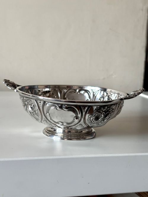 A VICTORIAN SILVER QUAICH MARTIN HALL CO SHEFFIELD 1856 - ADDITIONAL PHOTO 1