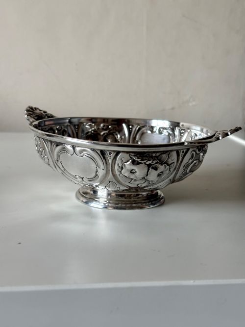 A VICTORIAN SILVER QUAICH MARTIN HALL CO SHEFFIELD 1856 - ADDITIONAL PHOTO 3