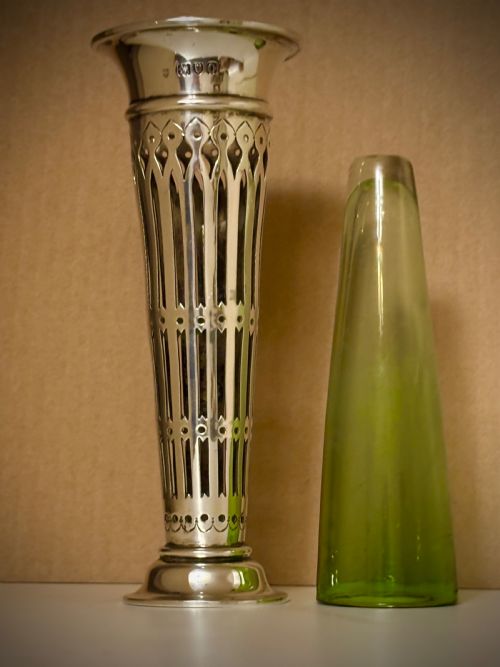 EDWARDIAN SILVER GOLDSMITHS SILVERSMITHS VASE GREEN GLASS LINER 1909 - ADDITIONAL PHOTO 8