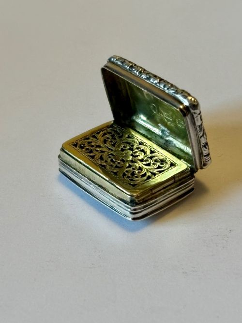 GEORGE IV SILVER GILT VINAIGRETTE BHAM 1823 THOMAS WILLIAM SIMPSON - ADDITIONAL PHOTO 2