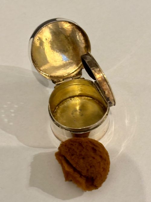 GEORGE III SILVER GILT VINAIGRETTE RARE CYLINDRICAL CIRCULAR FORM WITH SPONGE - ADDITIONAL PHOTO 1