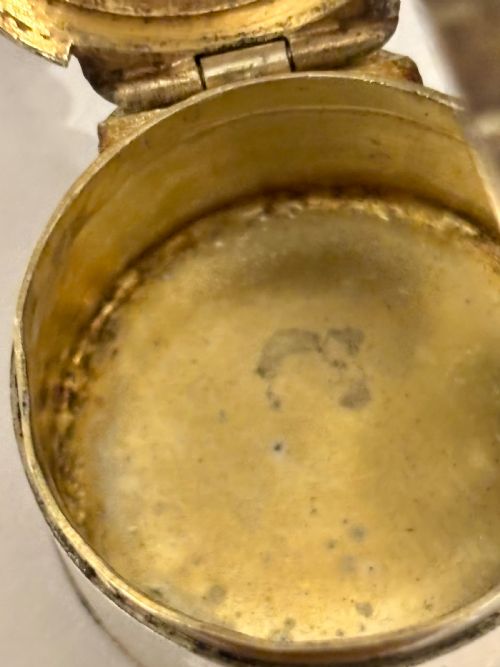 GEORGE III SILVER GILT VINAIGRETTE RARE CYLINDRICAL CIRCULAR FORM WITH SPONGE - ADDITIONAL PHOTO 8