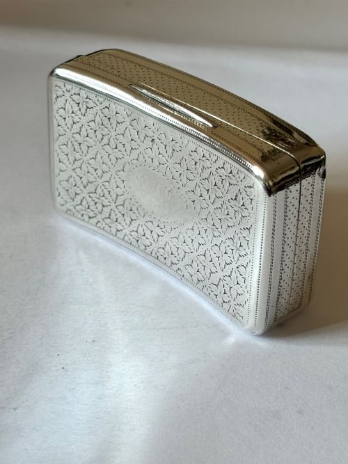 GEORGE III SILVER GILT CURVED SNUFF BOX BIRMINGHAM 1808 BY JOHN SHAW - ADDITIONAL PHOTO 1