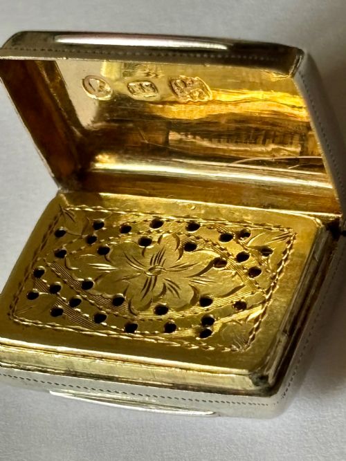 SILVER GILT EARLY VICTORIAN VINAIGRETTE BIRMINGHAM 1844 EDWARD SMITH - ADDITIONAL PHOTO 9