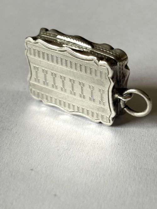 SILVER GILT VICTORIAN VINAIGRETTE BIRMINGHAM 1856 ALFRED TAYLOR WITH SPONGE - ADDITIONAL PHOTO 11